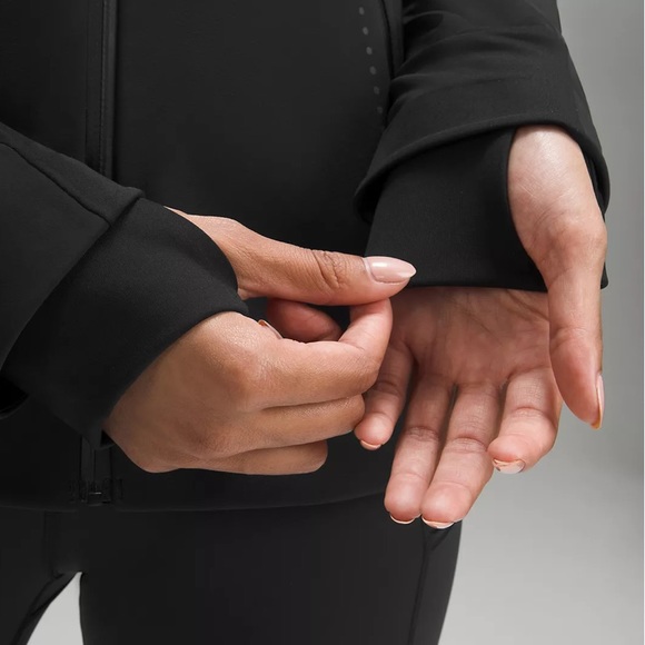 🆕Lululemon Cross Chill RepelShell Hooded Jacket in Black - Picture 12 of 17